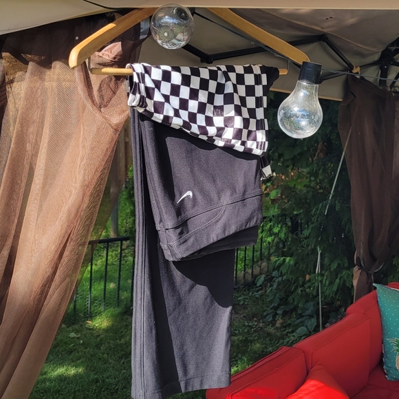 Nike Capris - Picture 2 of 11